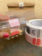 Load image into Gallery viewer, Etiqueta de lacre de segurança inviolável vermelha c/500 un