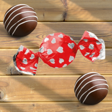 Carregar imagem no visualizador da galeria, Embalagem para Trufa Vermelho Coração 14,5x15,5cm Carber c/100 un