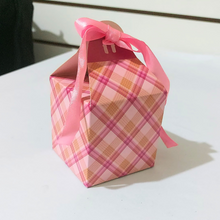 Carregar imagem no visualizador da galeria, Caixa para docinhos Pink Plaid Carber  c/10 un
