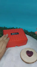 Carregar e reproduzir vídeo no visualizador da galeria, Caixa para 6 doces Amar é...  Carber c/10un
