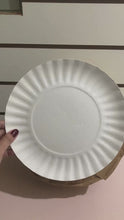 Carregar e reproduzir vídeo no visualizador da galeria, Prato Papelão Branco N°06 c/100 un
