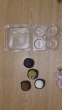 Carregar e reproduzir vídeo no visualizador da galeria, Embalagem Quadrada Articulada Para 4 Doces F654 Fibraform c/200un
